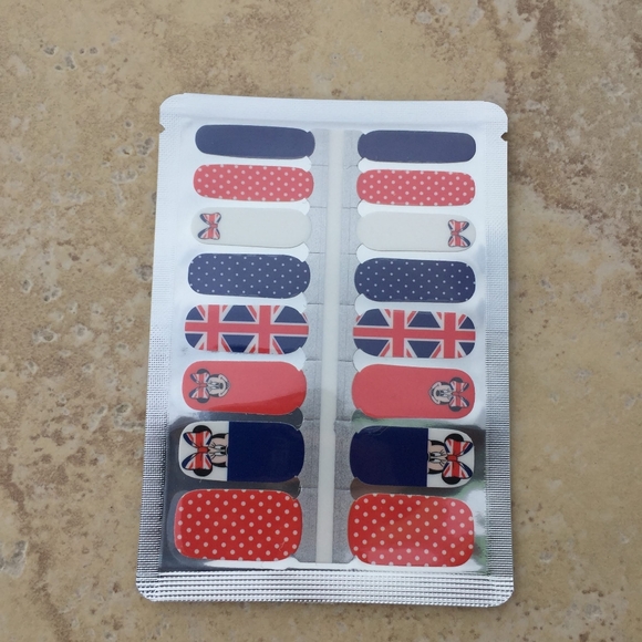 5 for $15 Nail Wrap- Minnie in England - Picture 2 of 7